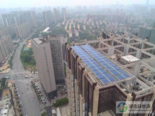 長沙市五江天街北區(qū)商業(yè)樓屋面太陽能熱水系統(tǒng)