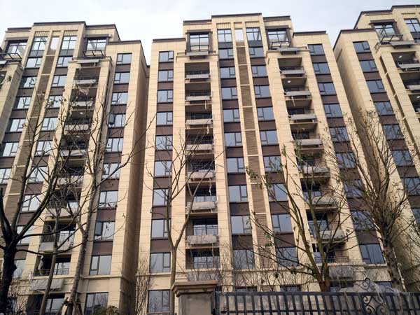陽臺壁掛式太陽能熱水系統工程